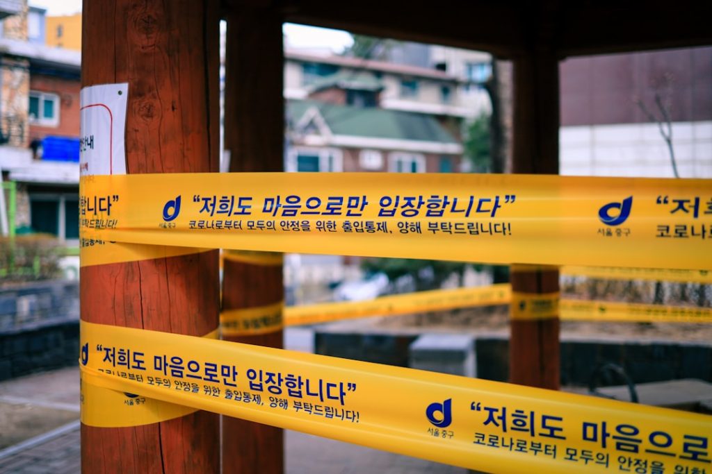 "오늘의 사회: 사회적 거리두기 시대에서의 새로운 인류 연결 방식"