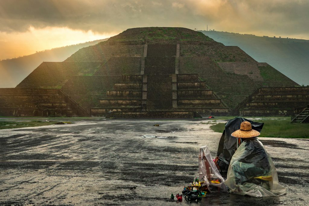 A serene view of the Pyramid of the Sun in Teotihuacán, Mexico at dusk.